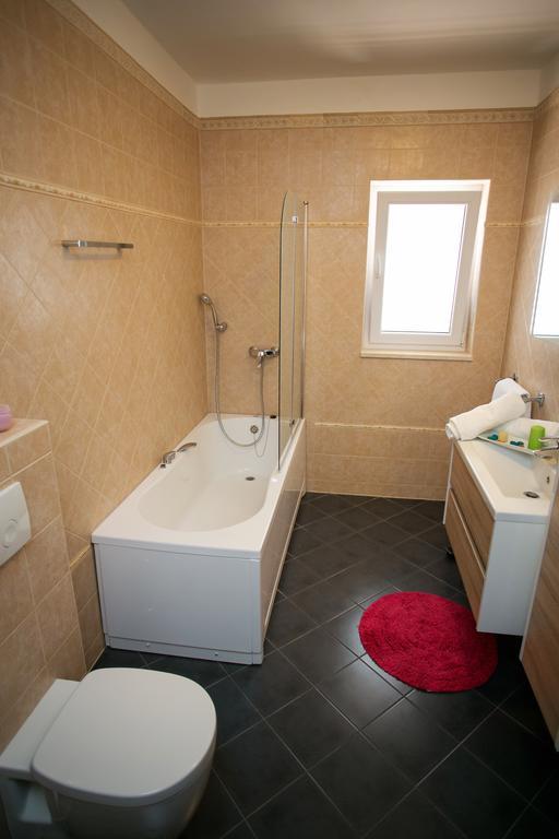 Apartments Tomulic Novalja Kültér fotó