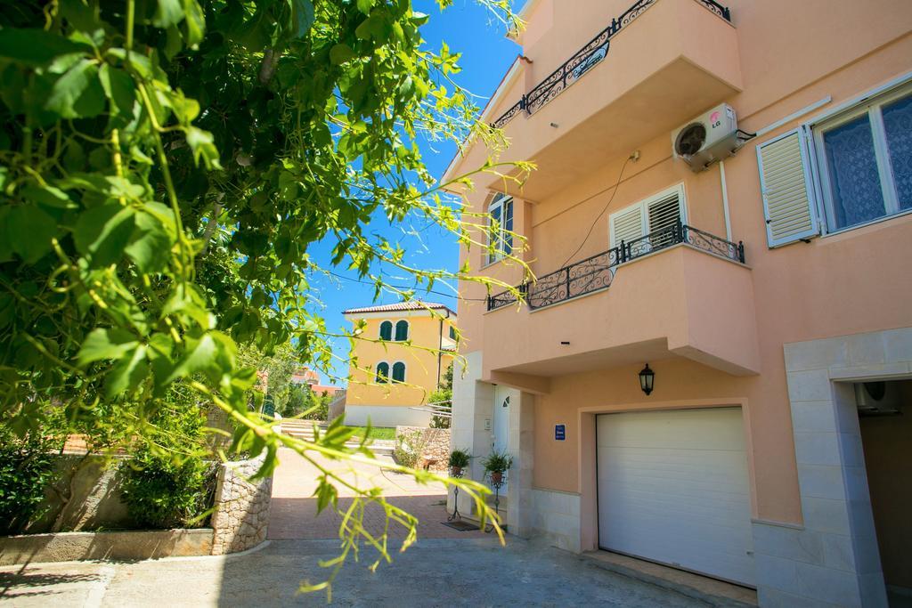 Apartments Tomulic Novalja Kültér fotó